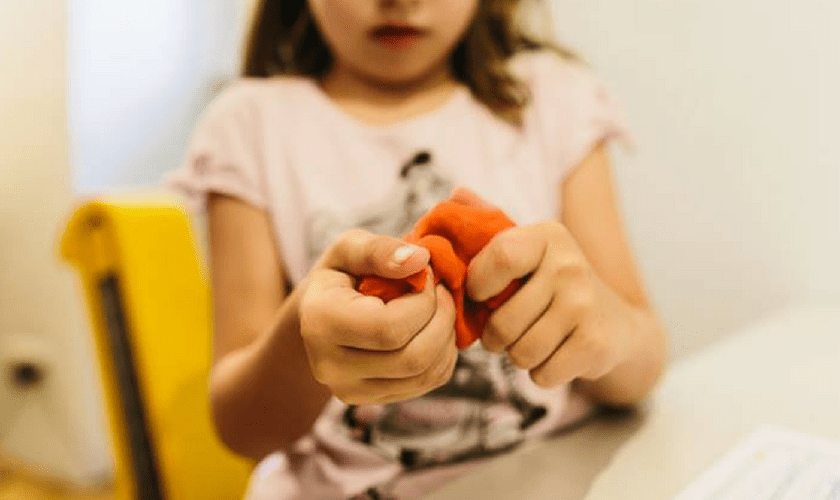 So unterstützt du die Entwicklung der Händigkeit bei deinem Kind von Anfang&nbsp;an